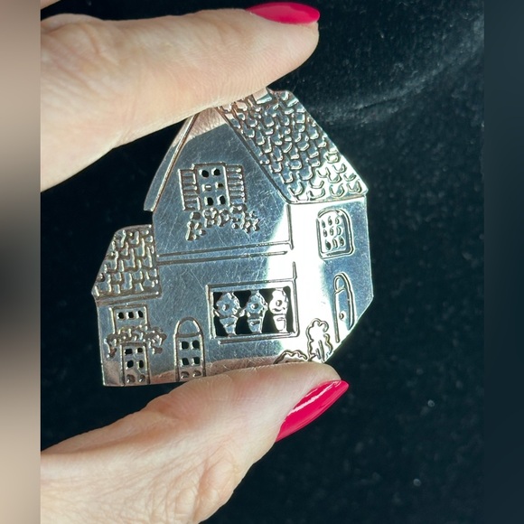 Vintage Jewelry - .925 Sterling Silver Vintage Etched Details House Brooch Pin Stamped
